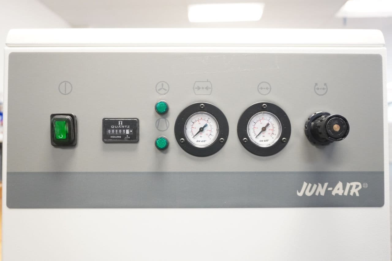 For Sale JUN-AIR OF302-25MQ2 Medical Oil-Free Air Compressor thumbnail 4