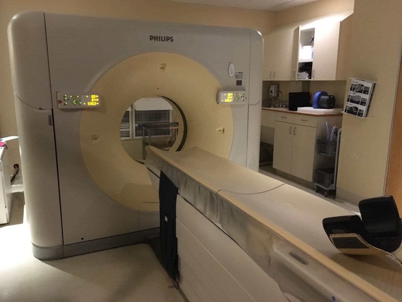 Philips Brilliance 64-Slice XR29 Compliant CT Scanner thumbnail 2