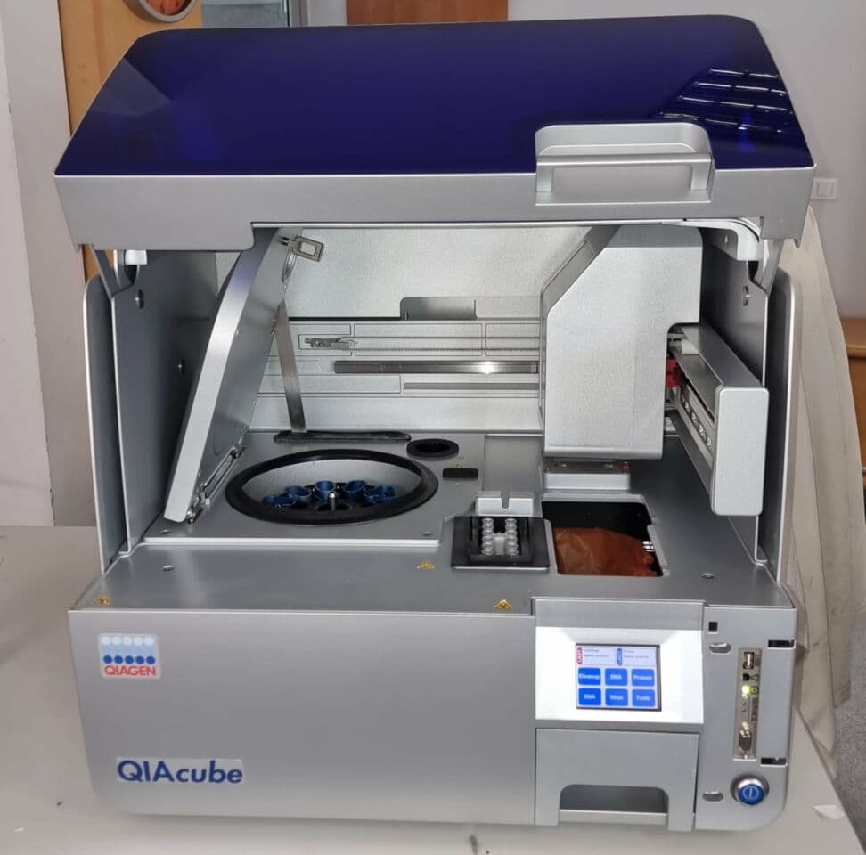 Automated DNA and RNA Purification System — QIAGEN QIAcube thumbnail 2