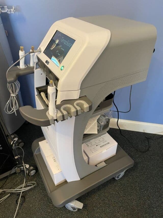 Certified Pre-owned: 2022 Cynosure Elite iQ - Low Shot Count - Including Skintel™ Reader - Ready for Immediate Clinic Integration thumbnail 2