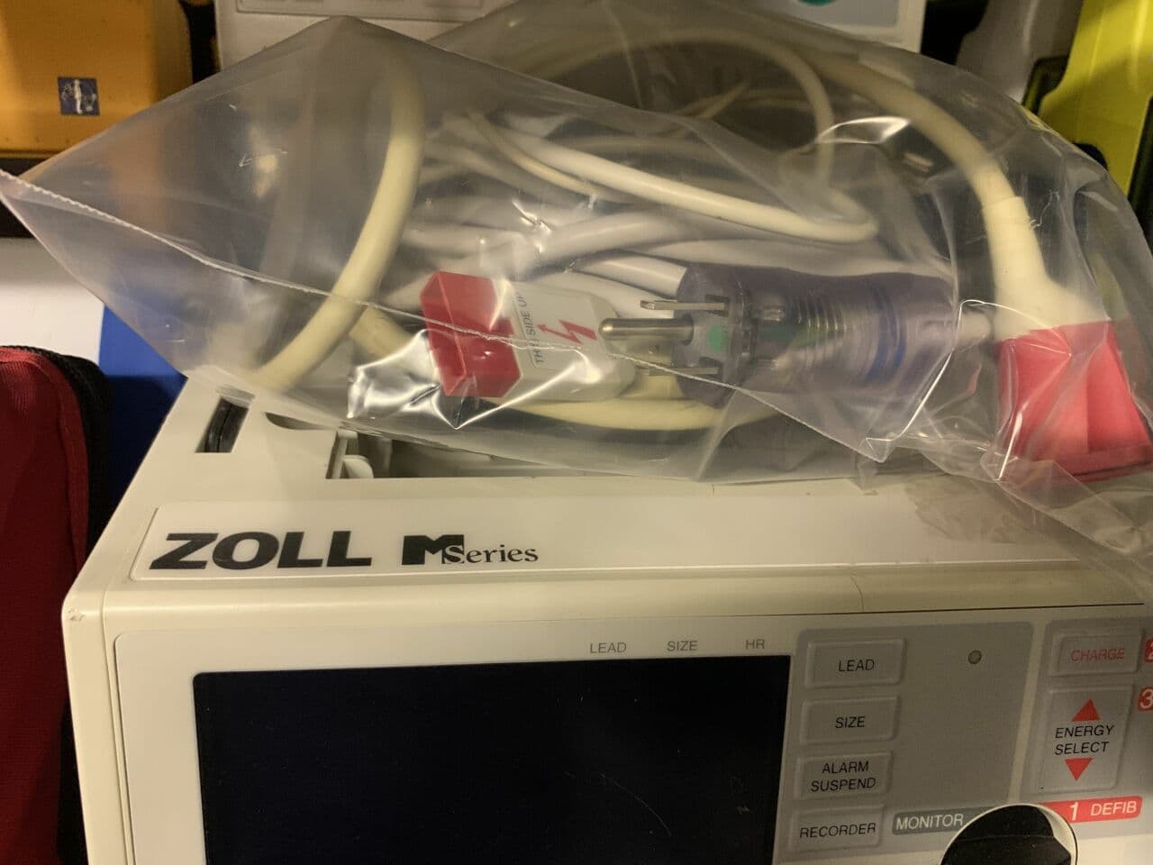 Zoll BioMed Defibrillator, Biomed Certified with Accessories thumbnail 2