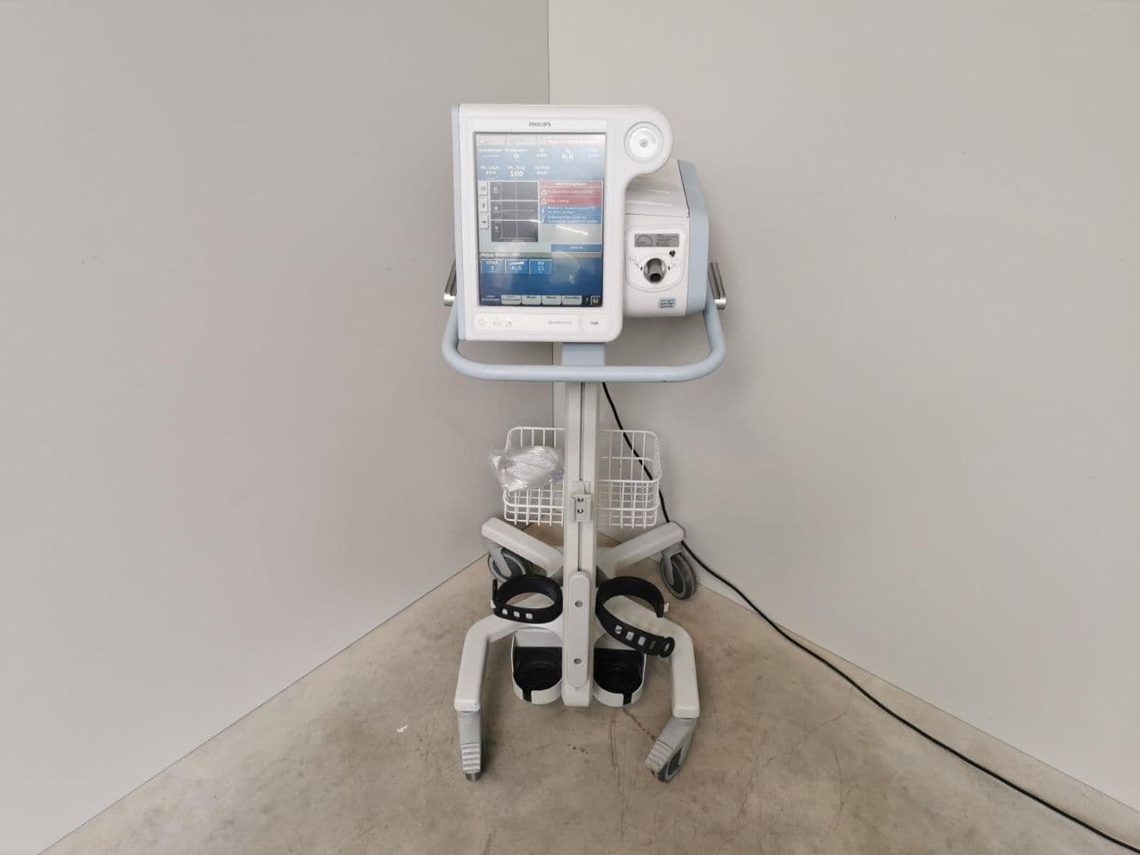 Philips V60: Non-Invasive Ventilator for Acute Respiratory Care thumbnail 2