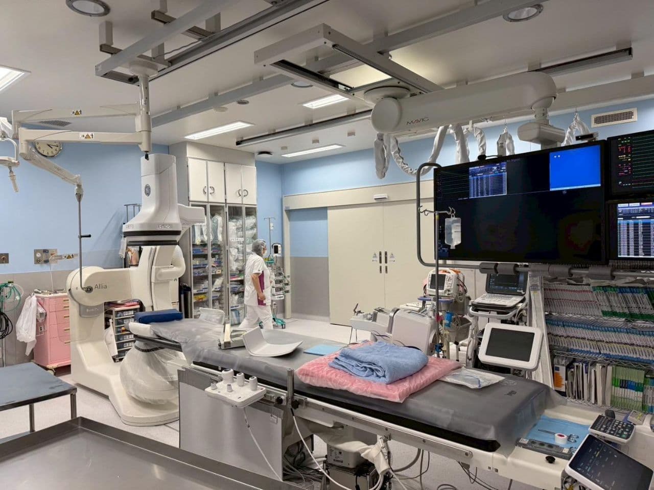 GE Allia IGS 520 Single-Plane Cath Lab System image 1