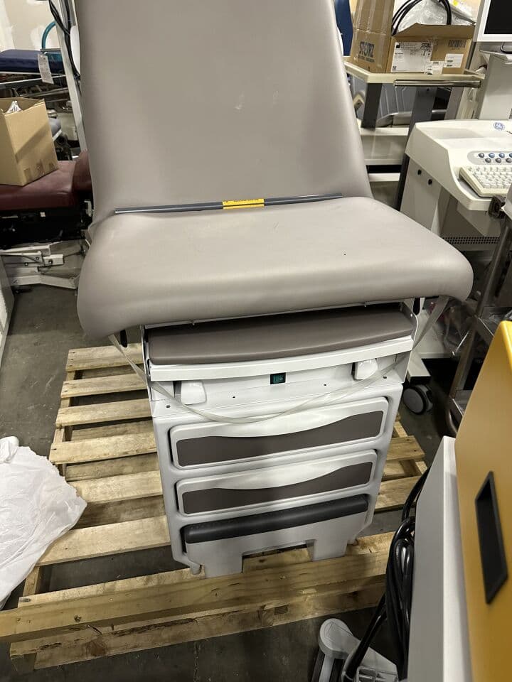 Ritter Midmark 204 Manual Examination Table thumbnail 2