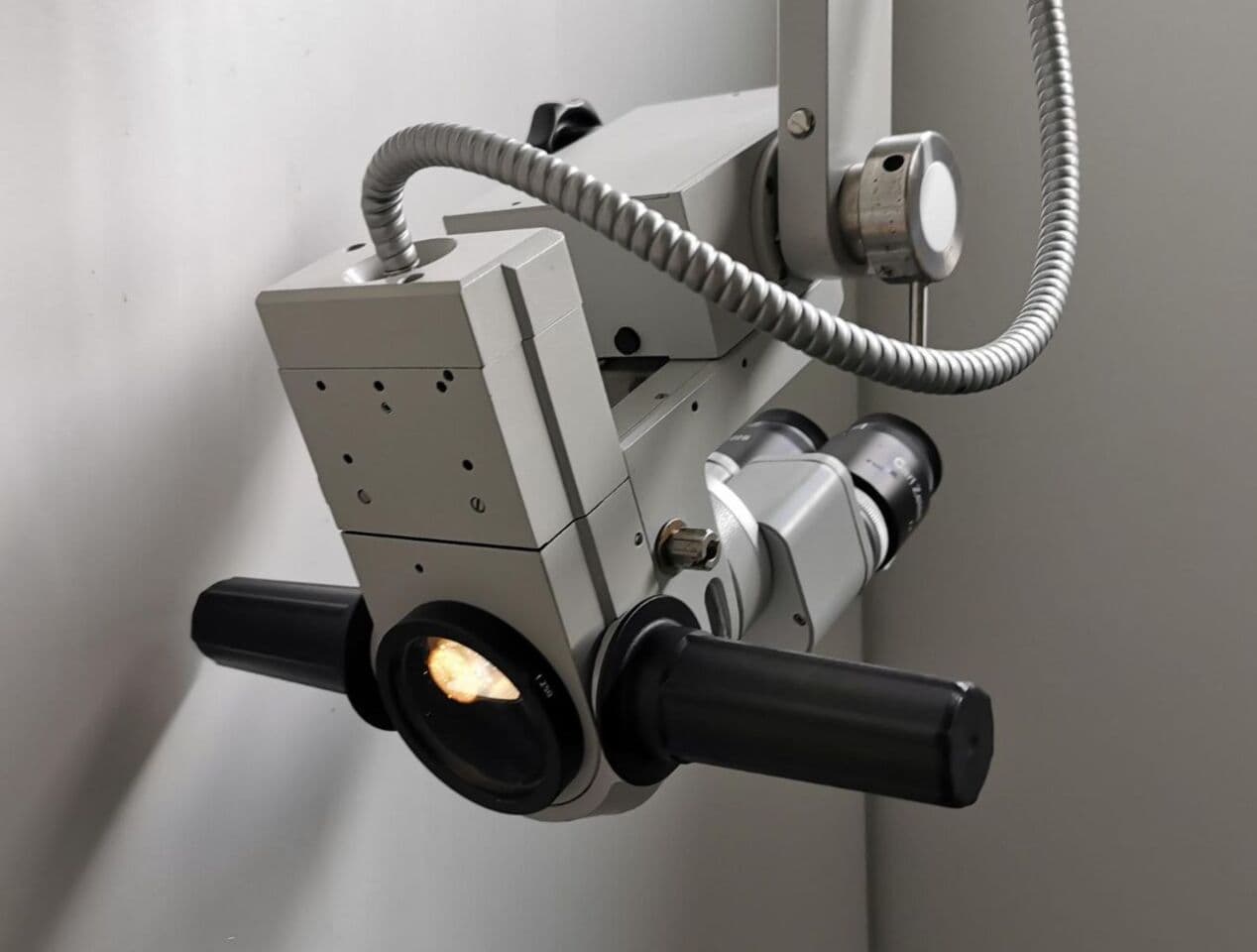 Carl Zeiss Universal S3 Surgical Operating Microscope thumbnail 7