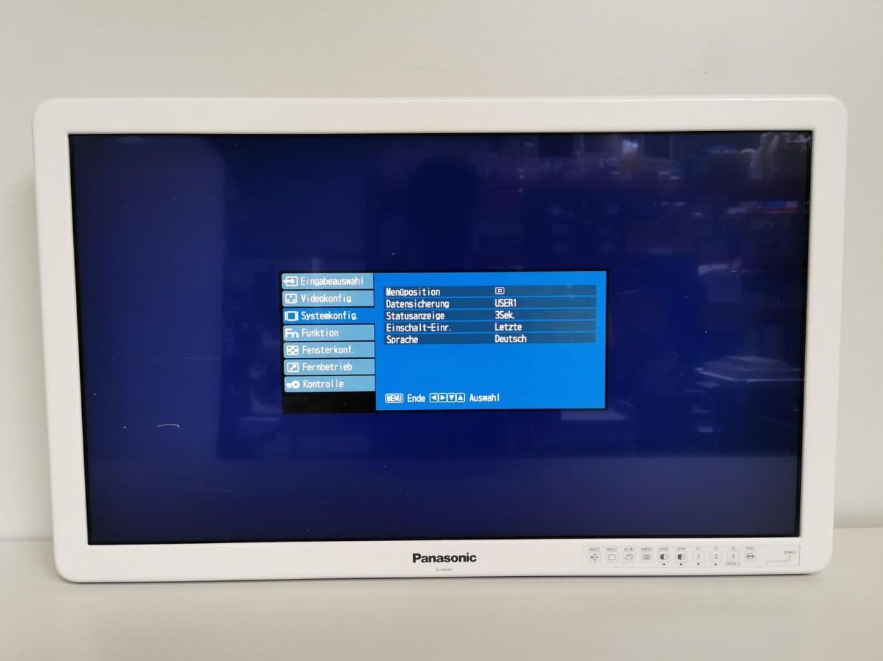 Panasonic EJ-MLA32E-W Medical Display Monitor thumbnail 2