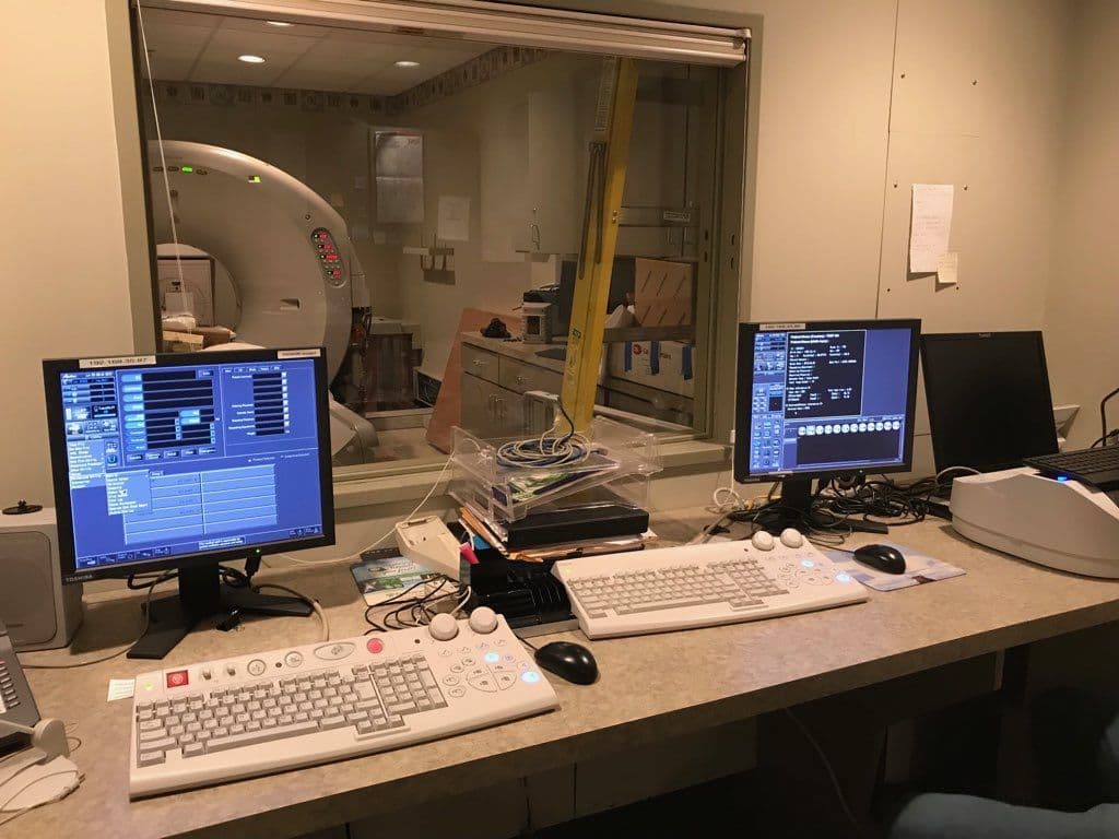 Toshiba Aquilion 16-Slice CT Scanner thumbnail 3