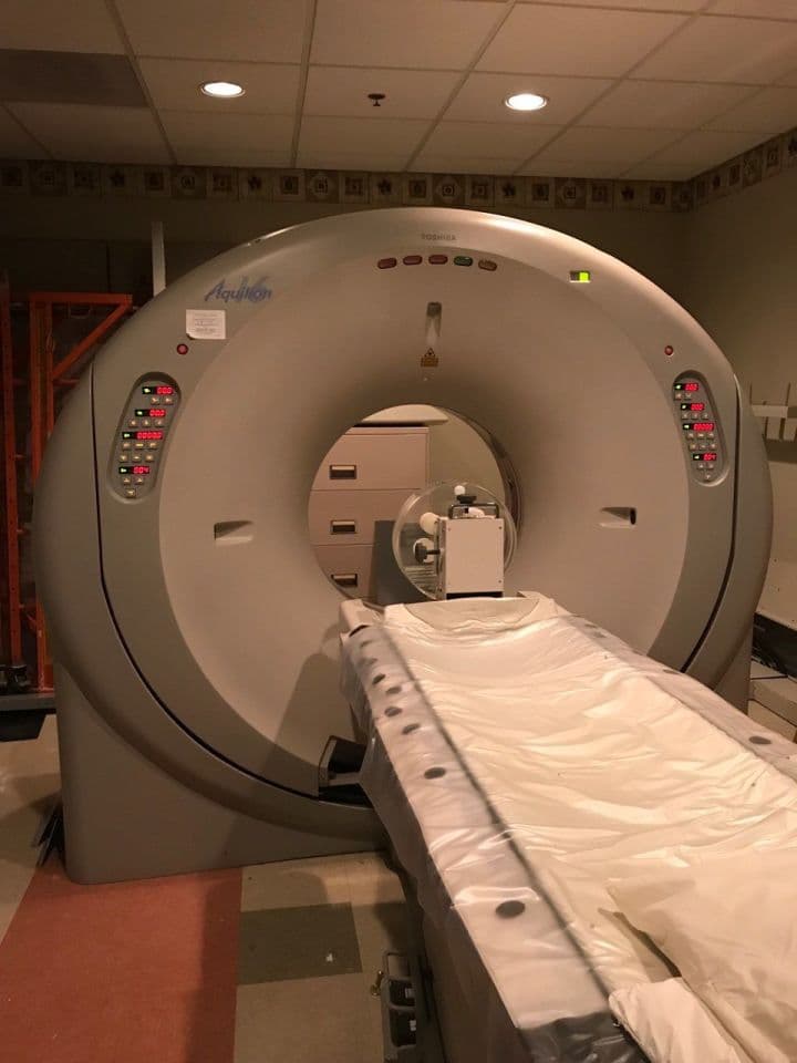Toshiba Aquilion 16-Slice CT Scanner thumbnail 2