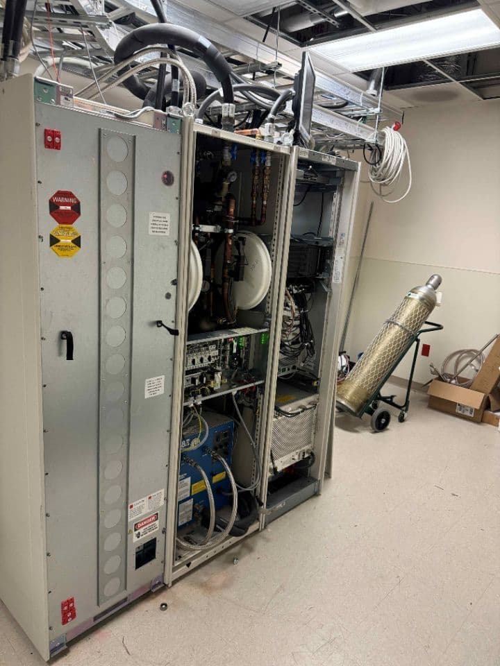 Philips Achieva 1.5T MRI Scanner System thumbnail 2