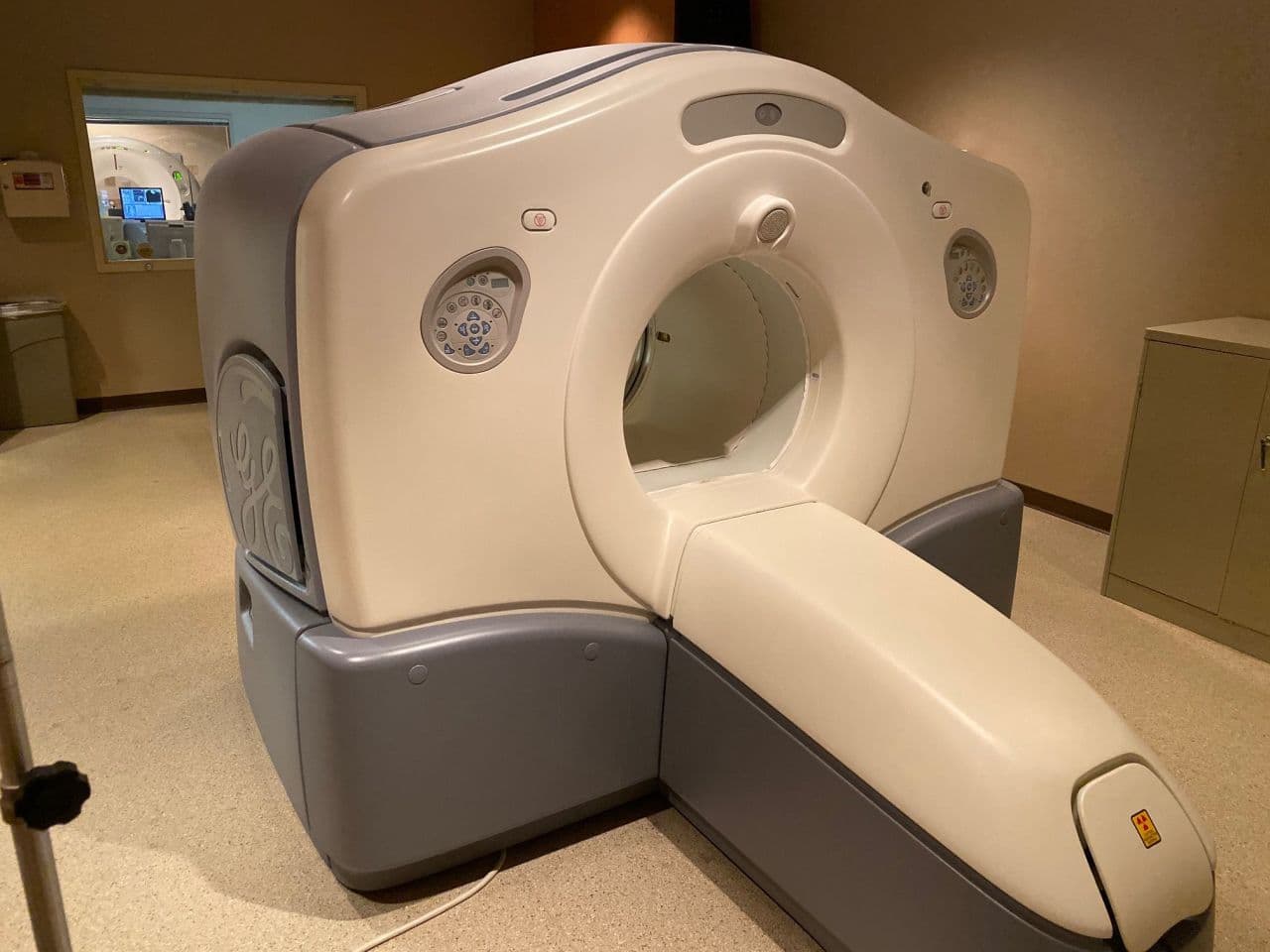 GE Discovery STE 8 PET/CT Imaging System thumbnail 2