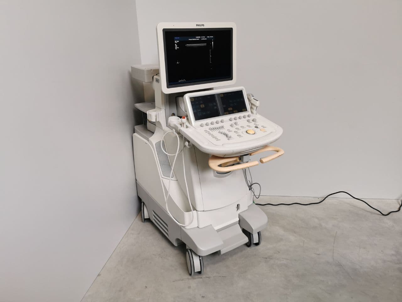 Cardiac Ultrasound System — Philips iE33