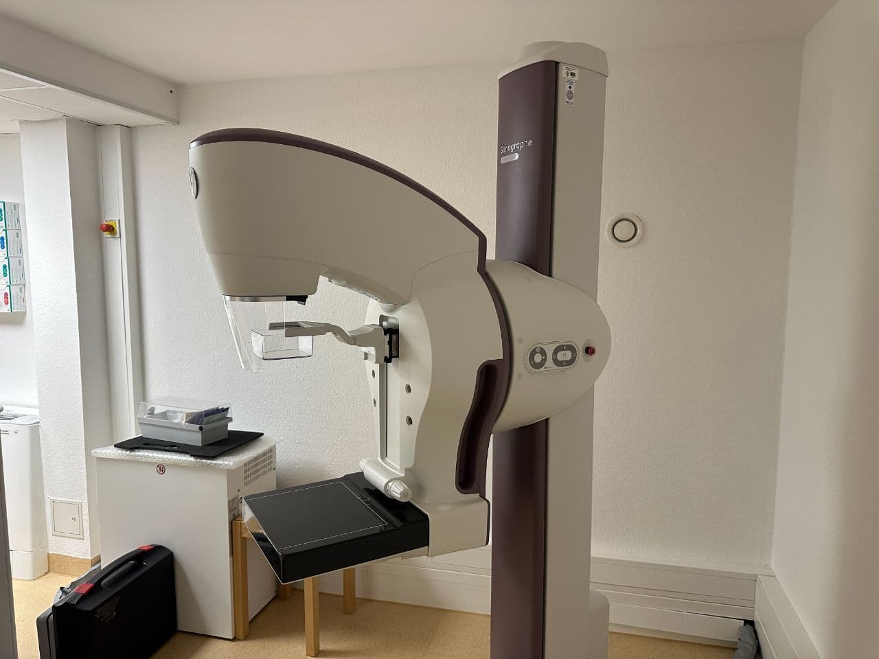 GE Senographe Crystal Nova Analog Mammography Unit thumbnail 6