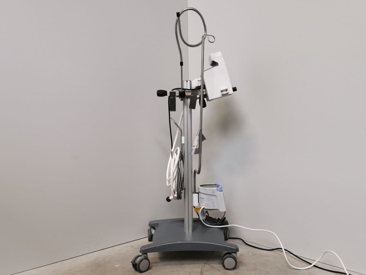 Heinen + Loewenstein Charisma ICU Ventilator thumbnail 5
