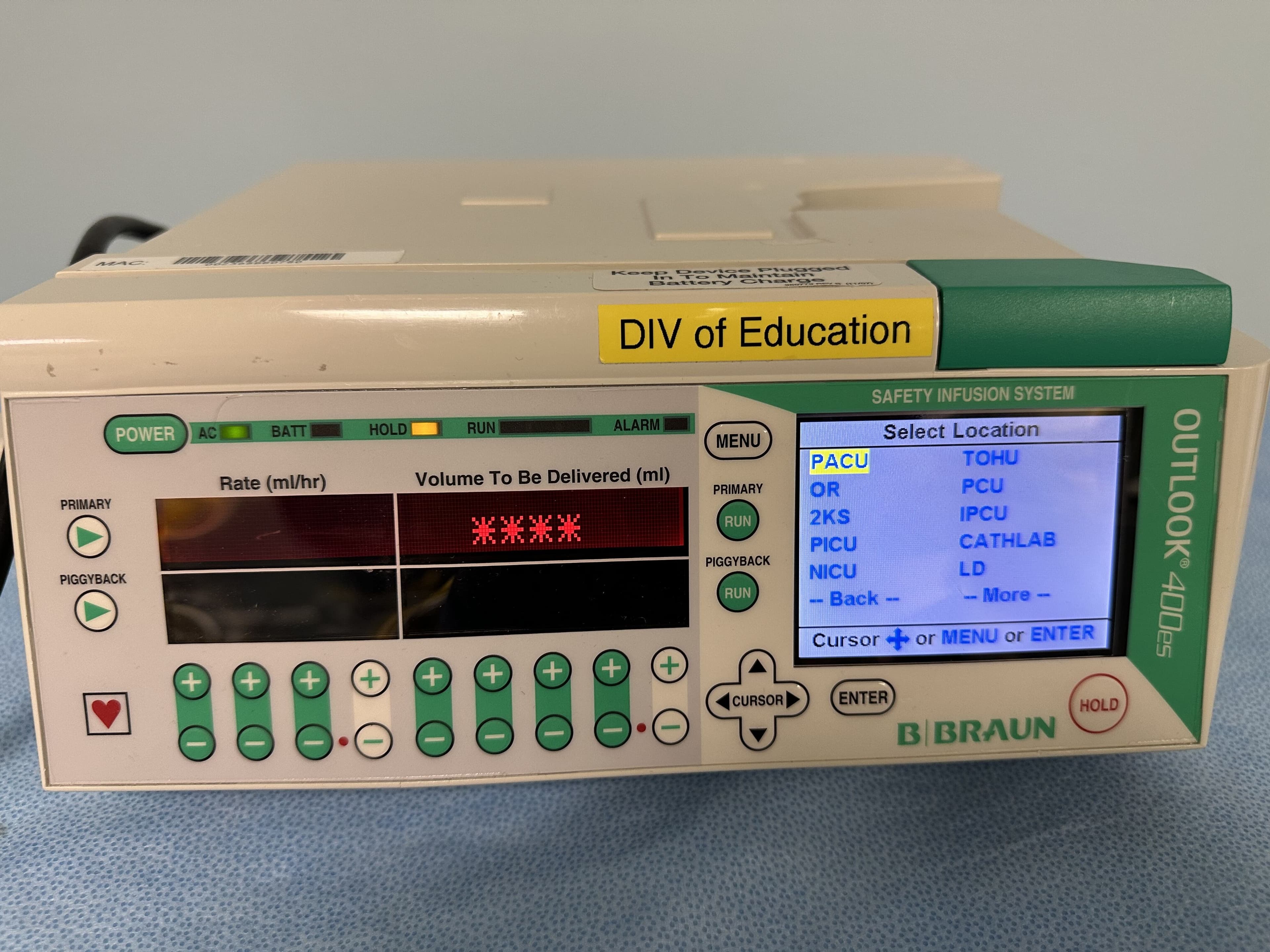 B. Braun Outlook 400ES Safety Infusion System IV Pump thumbnail 2