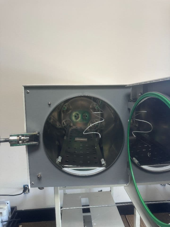 Tuttnauer 3870EL Automatic Tabletop Autoclave thumbnail 3