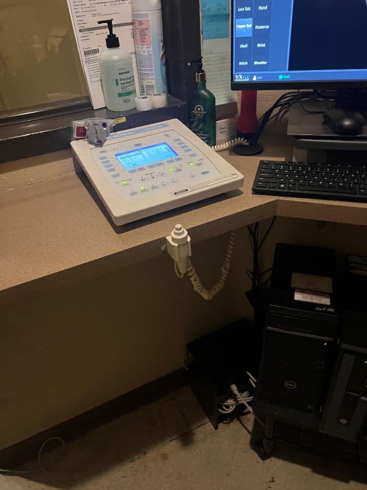 Del Medical CM 50 Series Radiographic Room with VZW2556RB3-03 Generator thumbnail 2