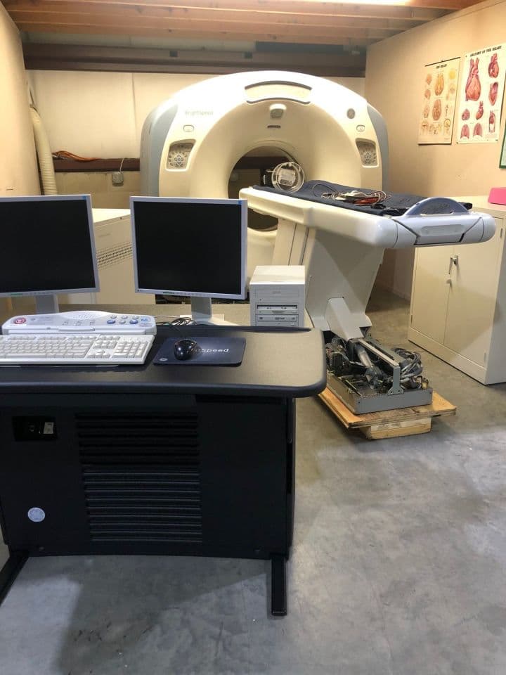 GE BrightSpeed 16-Slice CT Scanner with Xtreme Console thumbnail 2