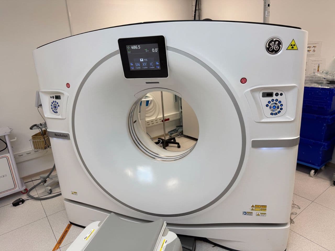 GE Revolution Frontier 2019 CT Scanner thumbnail 4