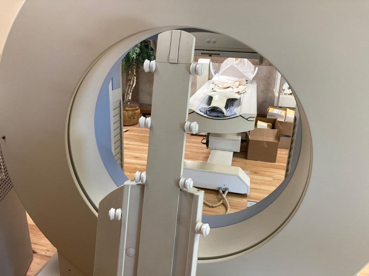 Nuclear Medicine Imaging System — Siemens E.cam Single-Head Gamma Camera thumbnail 6