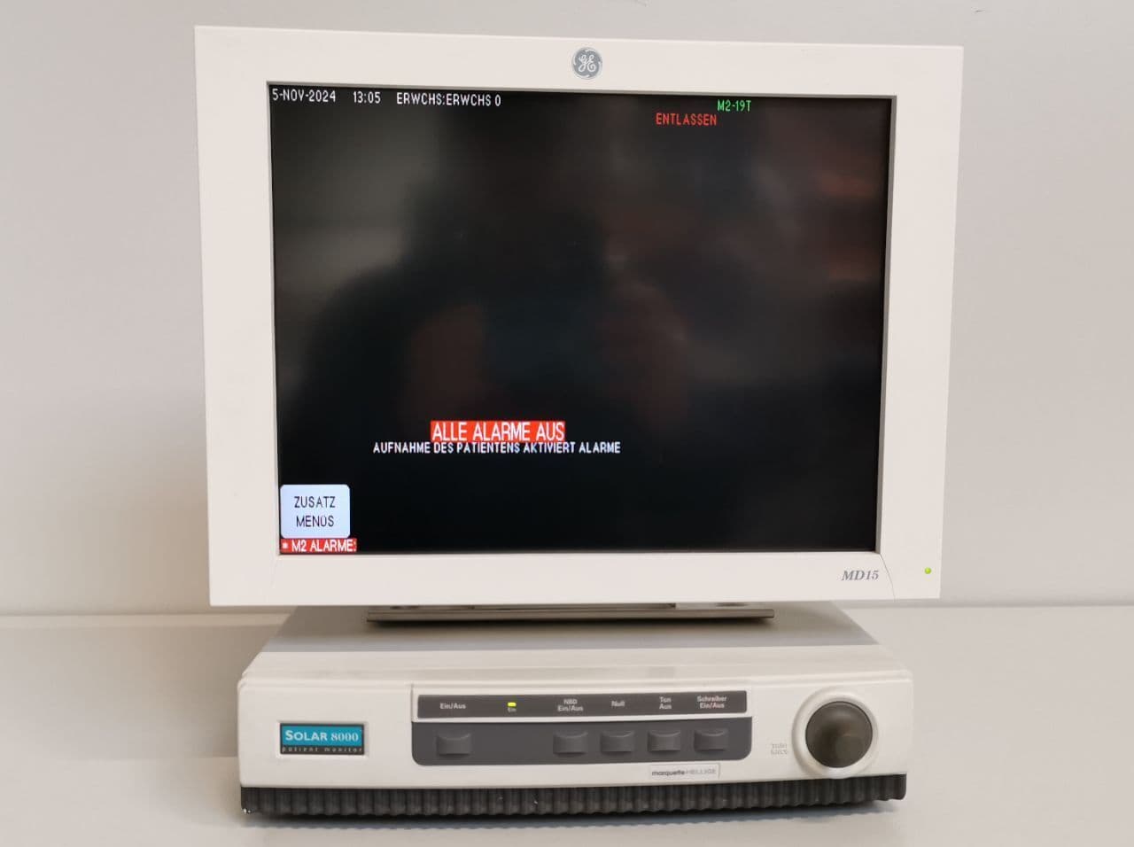 Bedside Monitor System — GE Solar 8000 with MD15 Monitor thumbnail 2