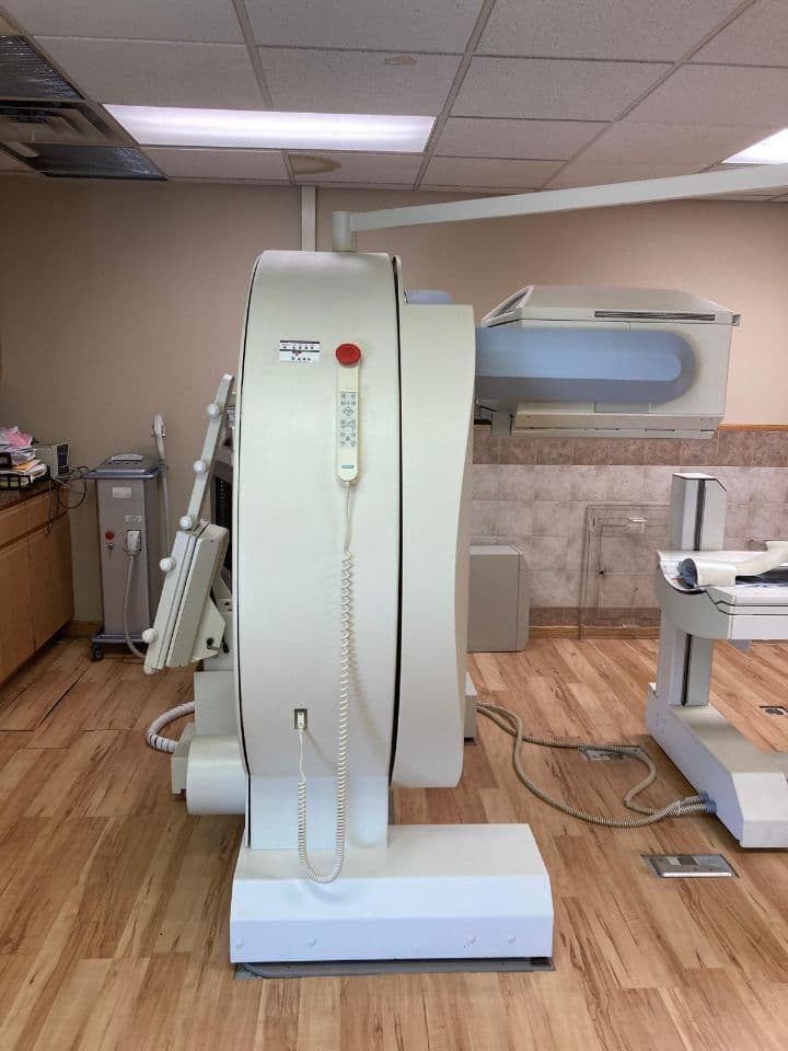 Nuclear Medicine Imaging System — Siemens E.cam Single-Head Gamma Camera thumbnail 2
