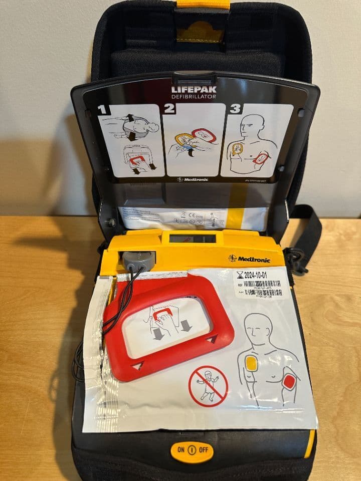 Physio-Control Medtronic Lifepak CRplus Automated External Defibrillator thumbnail 7