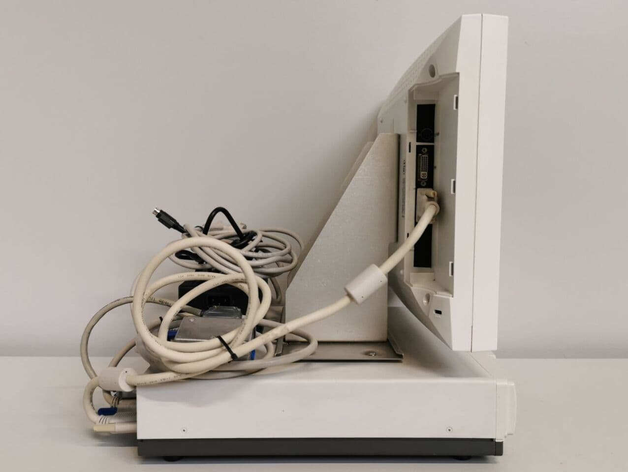 Bedside Monitor System — GE Solar 8000 with MD15 Monitor thumbnail 10