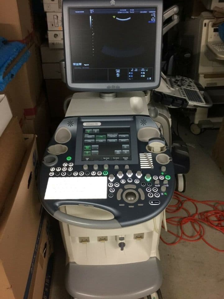 GE Voluson E6 BT13 Ultrasound System with 4D and HD Live thumbnail 2