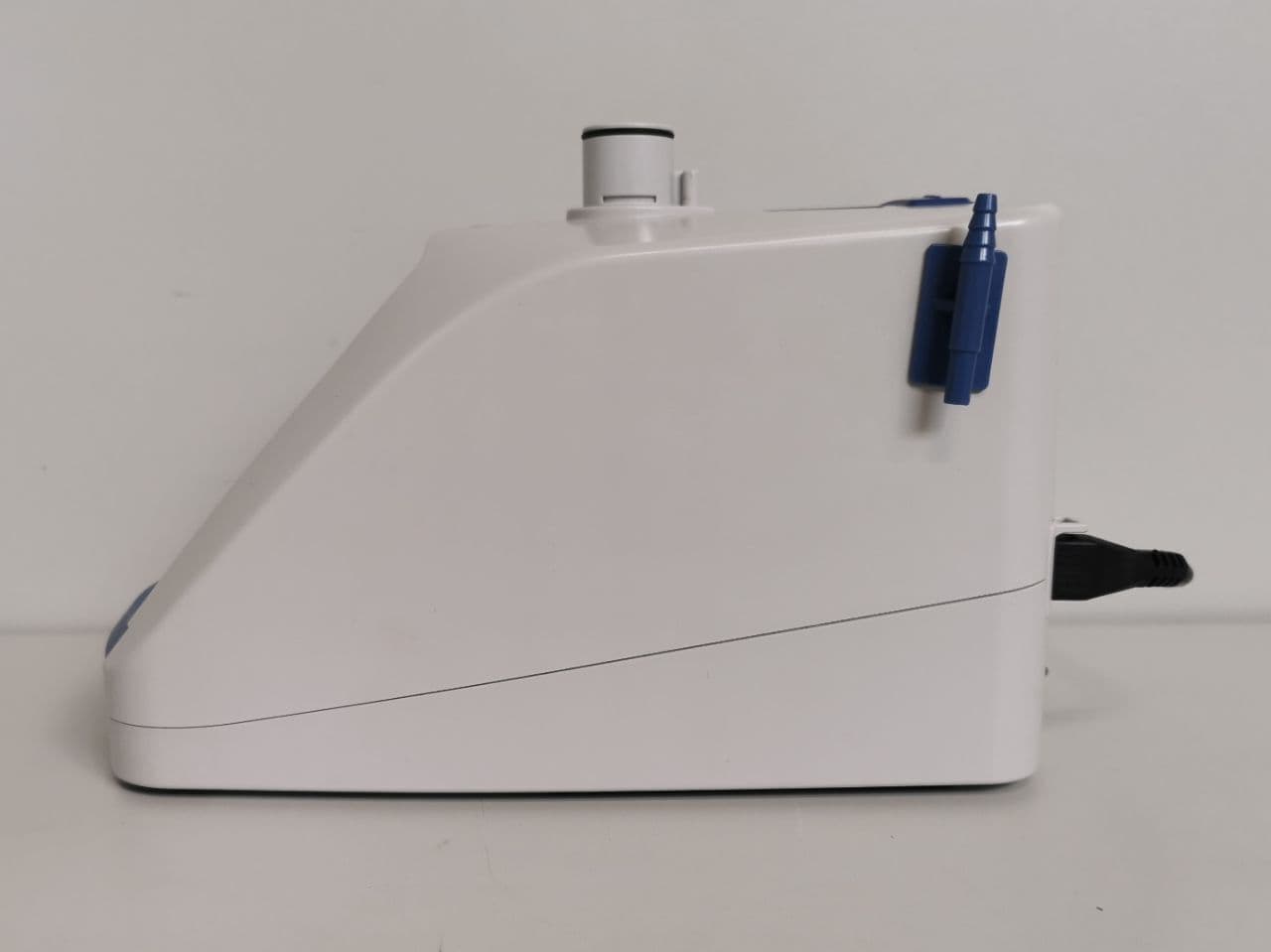 Respiratory Gas Humidification — Fisher & Paykel PT101EW Humidifier thumbnail 3