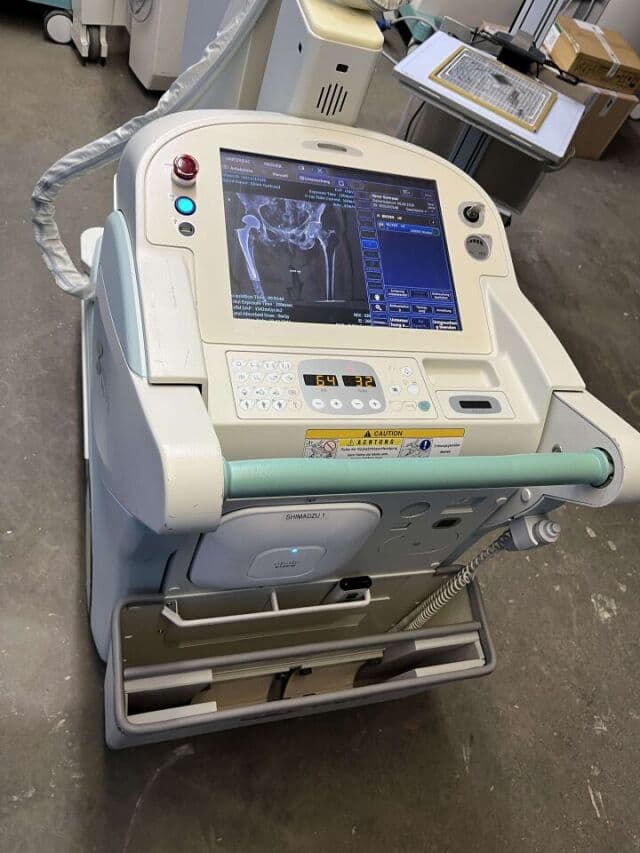 Shimadzu MobileDaRt Evolution Digital Mobile X-Ray System thumbnail 2