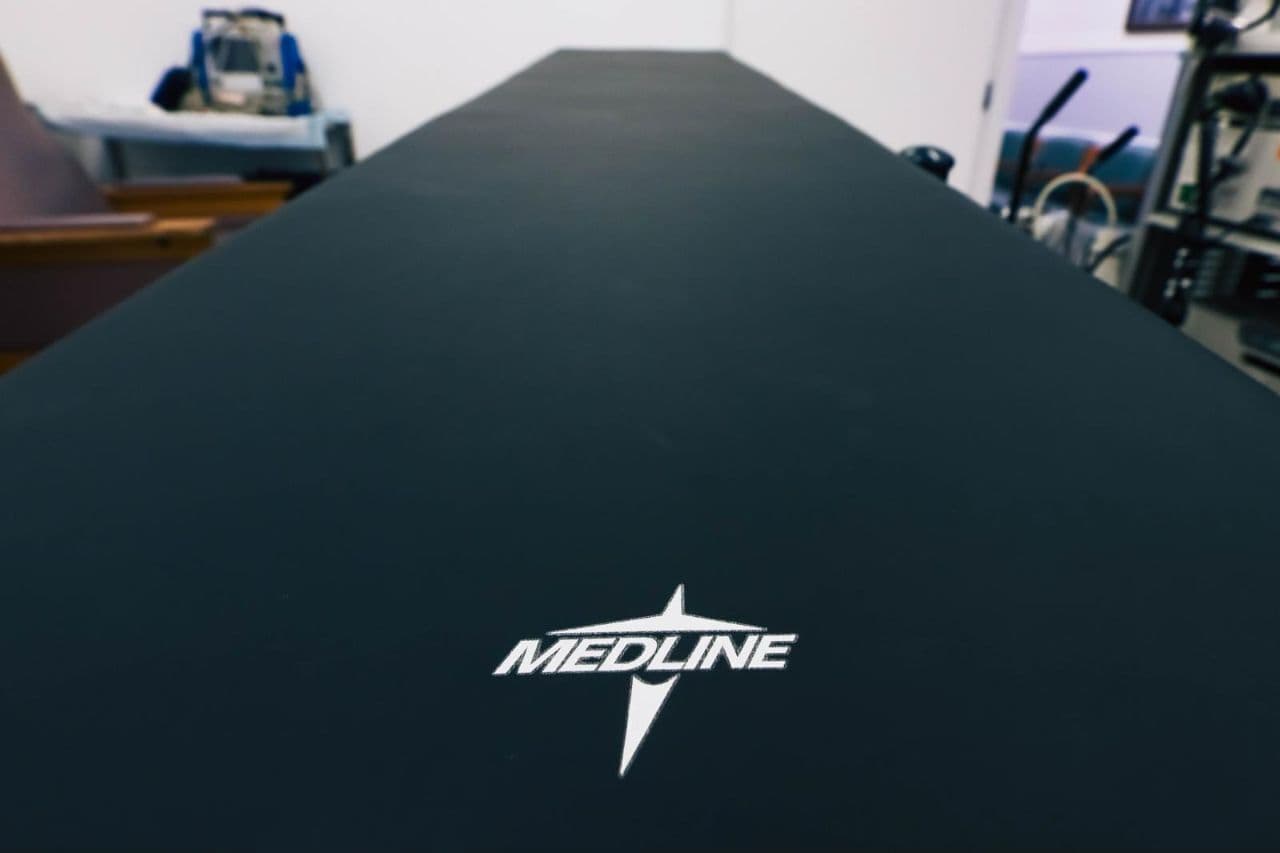 US Imaging 9650 — Mobile Fluoroscopic C-Arm Table thumbnail 9