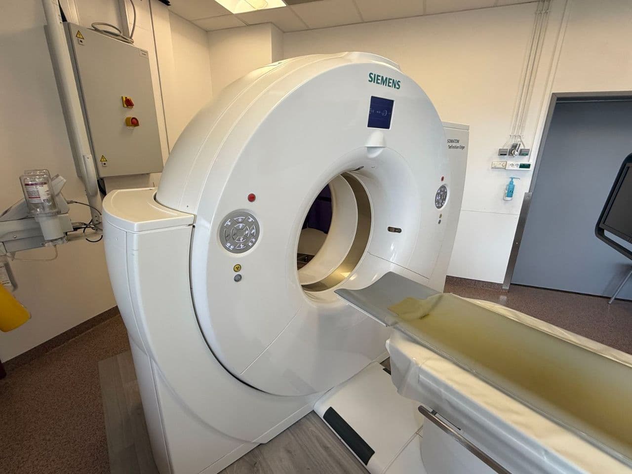 Siemens Definition Edge 128-Slice CT Scanner System thumbnail 3