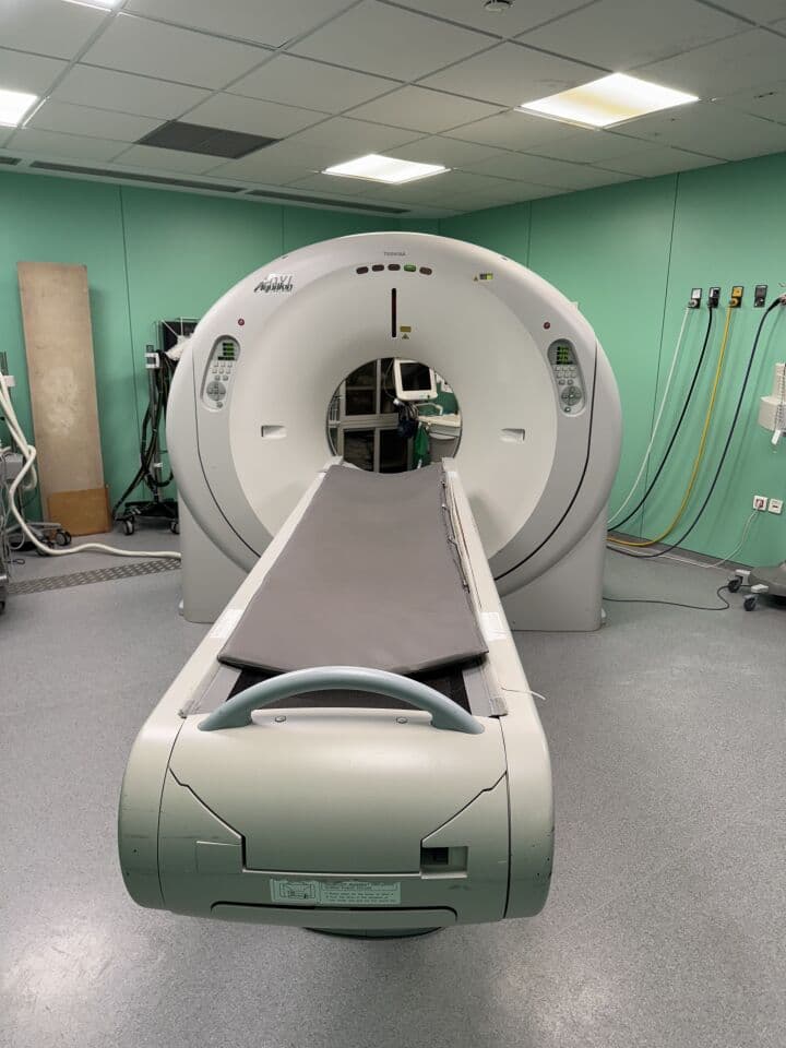 Canon Aquilion RXL 16-Slice CT Scanner thumbnail 2