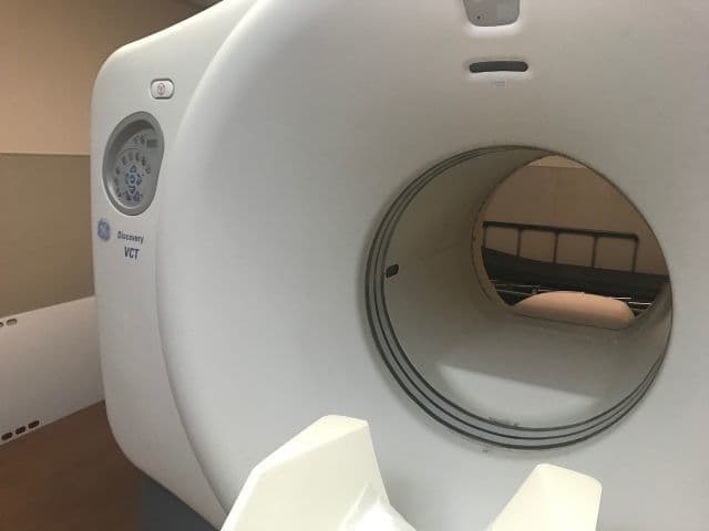 GE Discovery RX 64-Slice PET/CT Scanner thumbnail 3