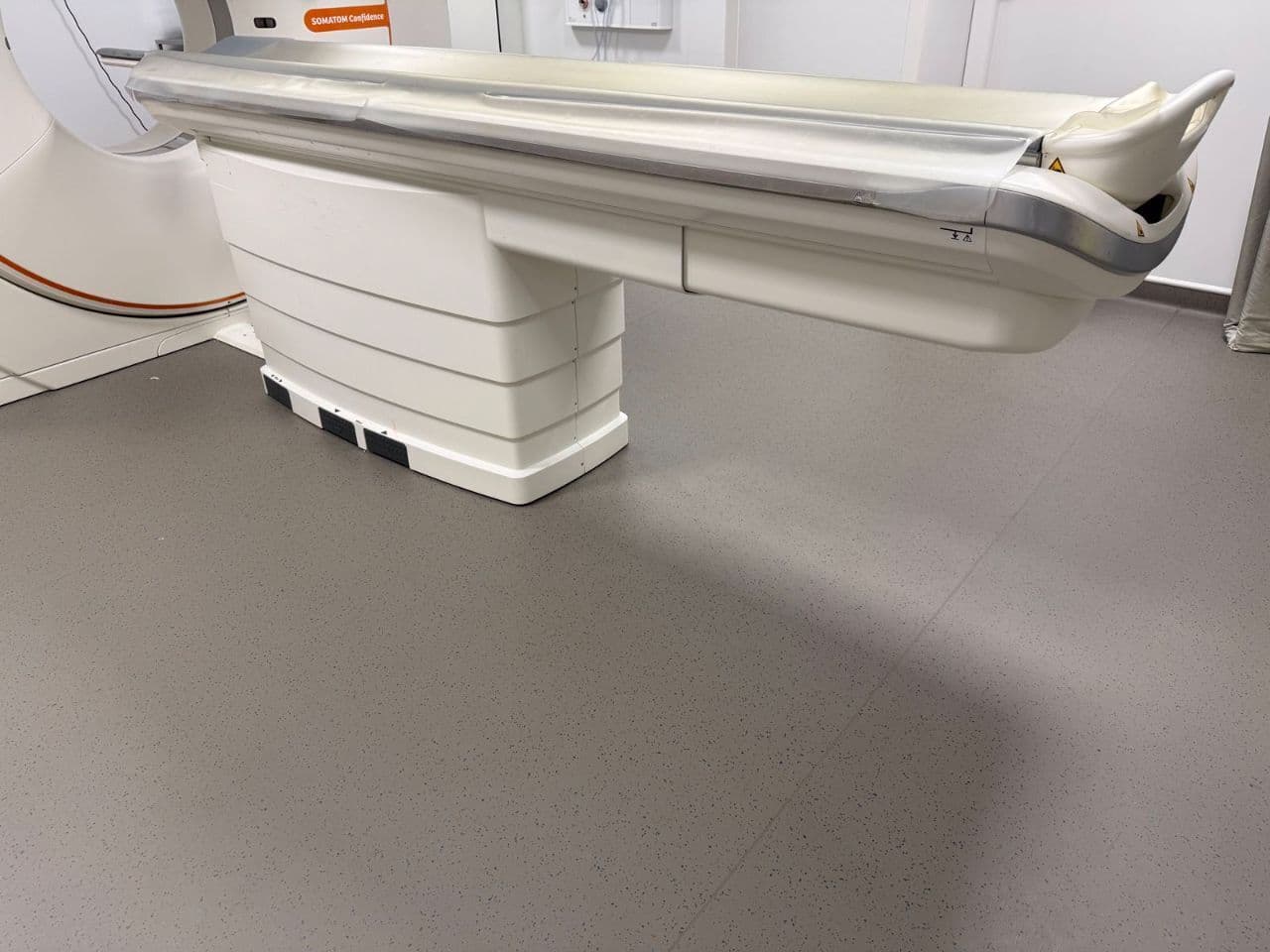 Siemens Confidence CT Scanner System thumbnail 8