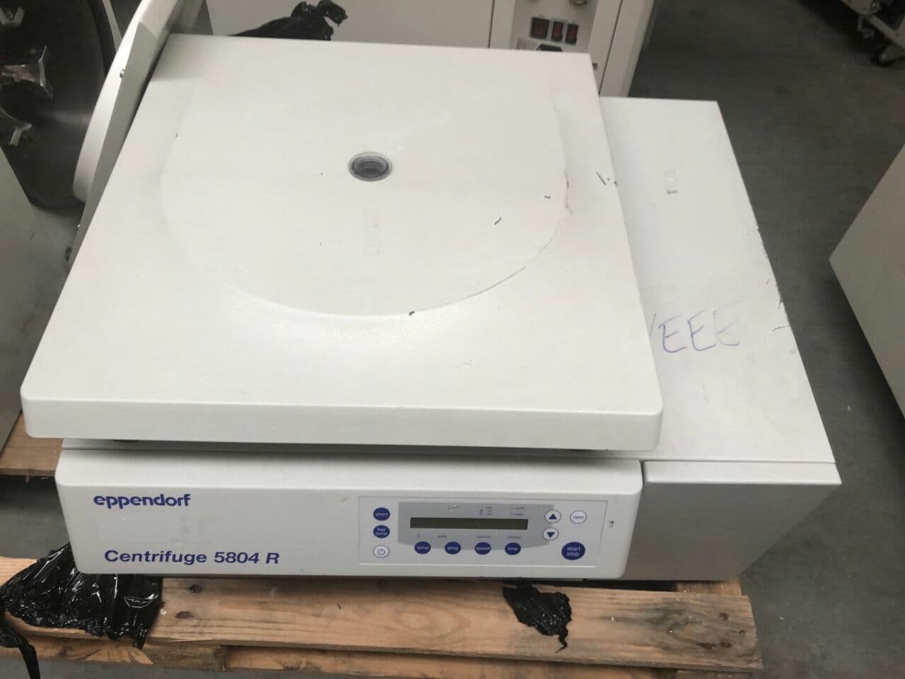 Eppendorf 5804 R Refrigerated Centrifuge for Medium Throughput Labs