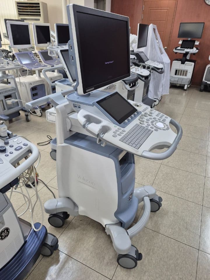 GE Healthcare Voluson S10 OB/GYN Ultrasound System thumbnail 3