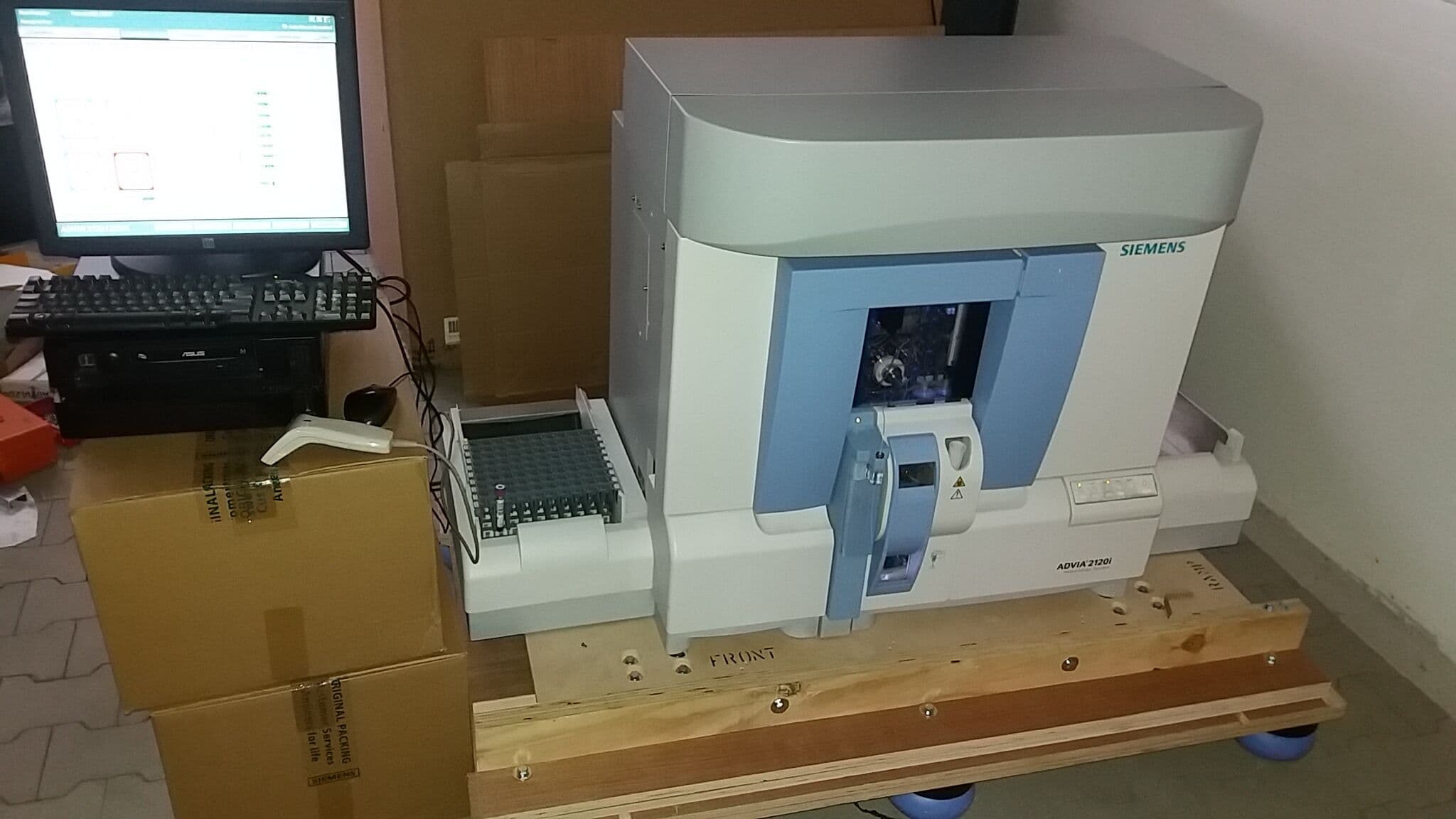 Siemens Advia 2120i High-Volume Hematology Analyzer thumbnail 2