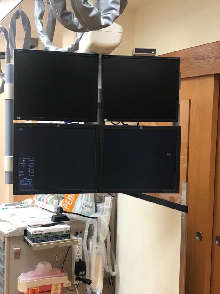 GE Innova 4100 IQ Digital Cath Lab with 3D Workstation thumbnail 2