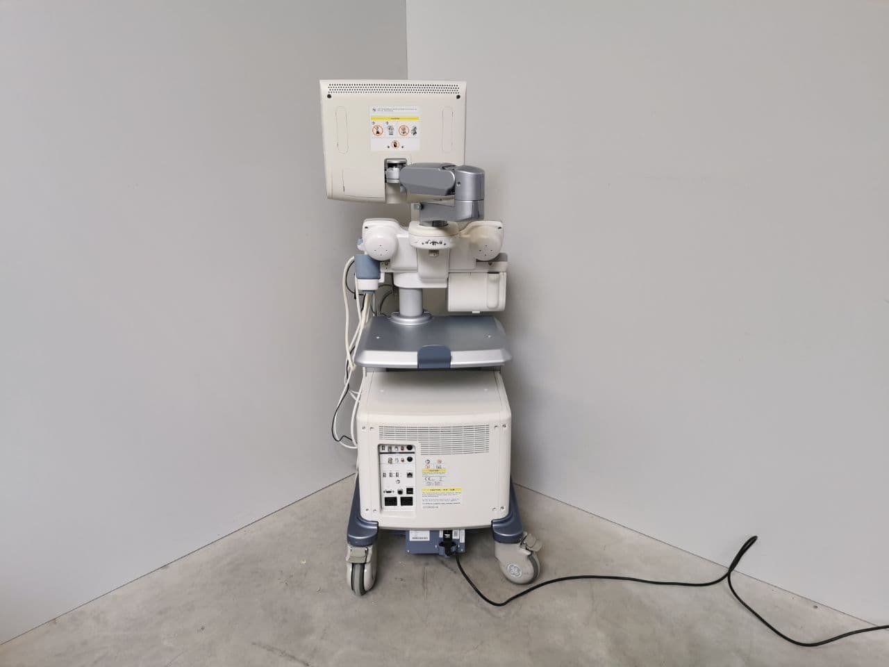 LOGIQ P5 General Purpose Ultrasound System by GE Healthcare thumbnail 4