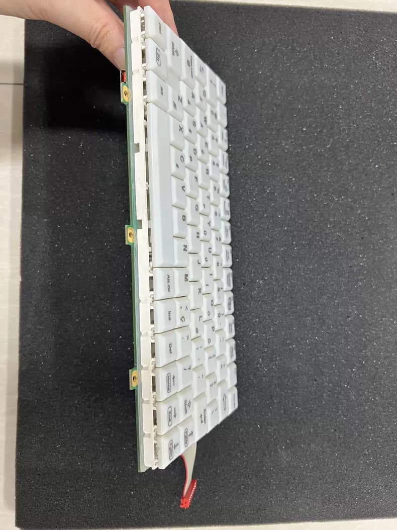 GE Voluson E8 alphanumeric keyboard. thumbnail 2