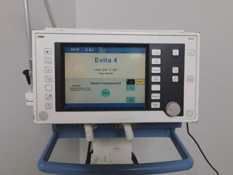 Draeger Evita 4 Intensive Care Ventilator in Excellent Condition thumbnail 5