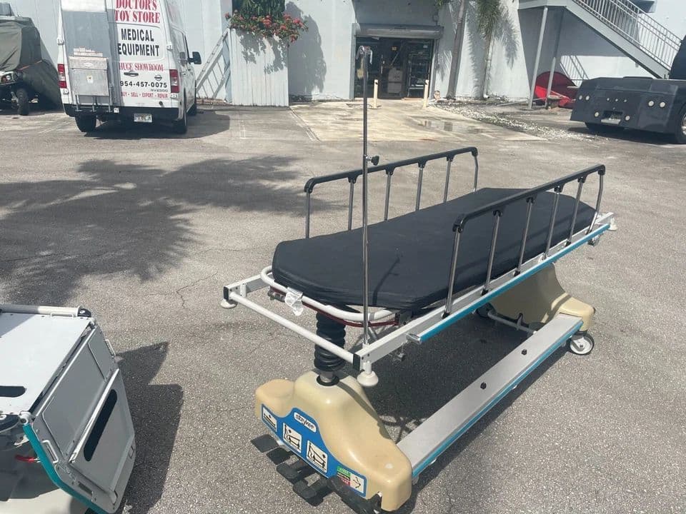 Stryker 1080 Transport Stretcher thumbnail 3