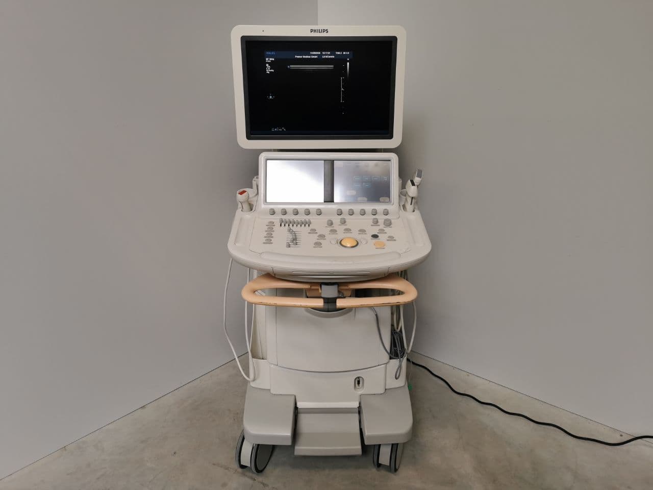 Cardiac Ultrasound System — Philips iE33 thumbnail 2