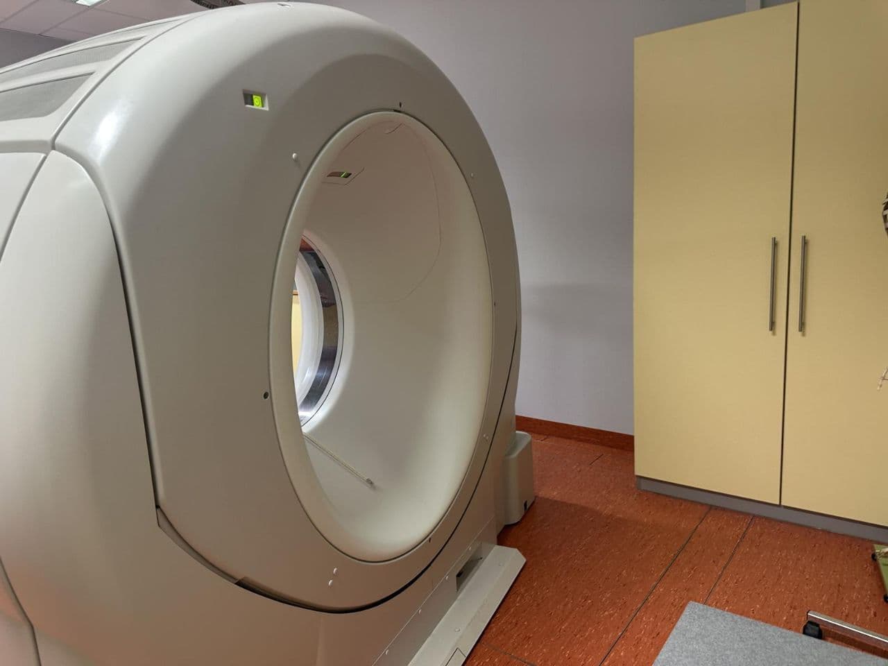 CT Scanner — Toshiba Aquilion TSX-101A thumbnail 7