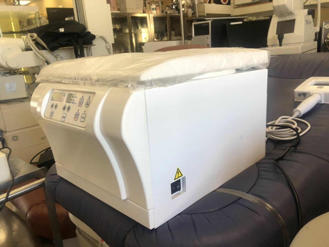 Medikan Bench Top Centrifuge thumbnail 3