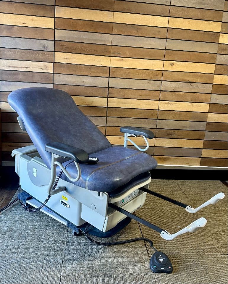 Midmark 623-008 Barrier-Free Power Exam Chair thumbnail 4
