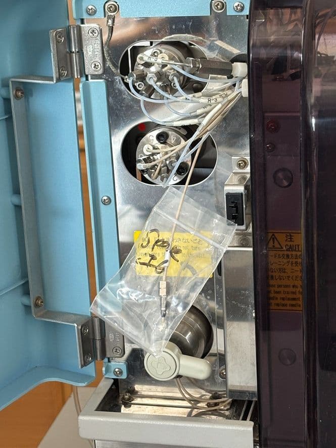 Tosoh HLC-723G8 HPLC Analyzer with Integrated Sample Loader thumbnail 4
