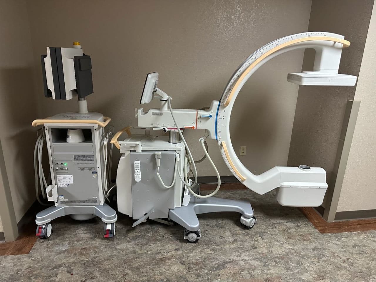 Philips Zenition 70 Mobile C-Arm with Vascular Package and 30cm Flat Detector image 1