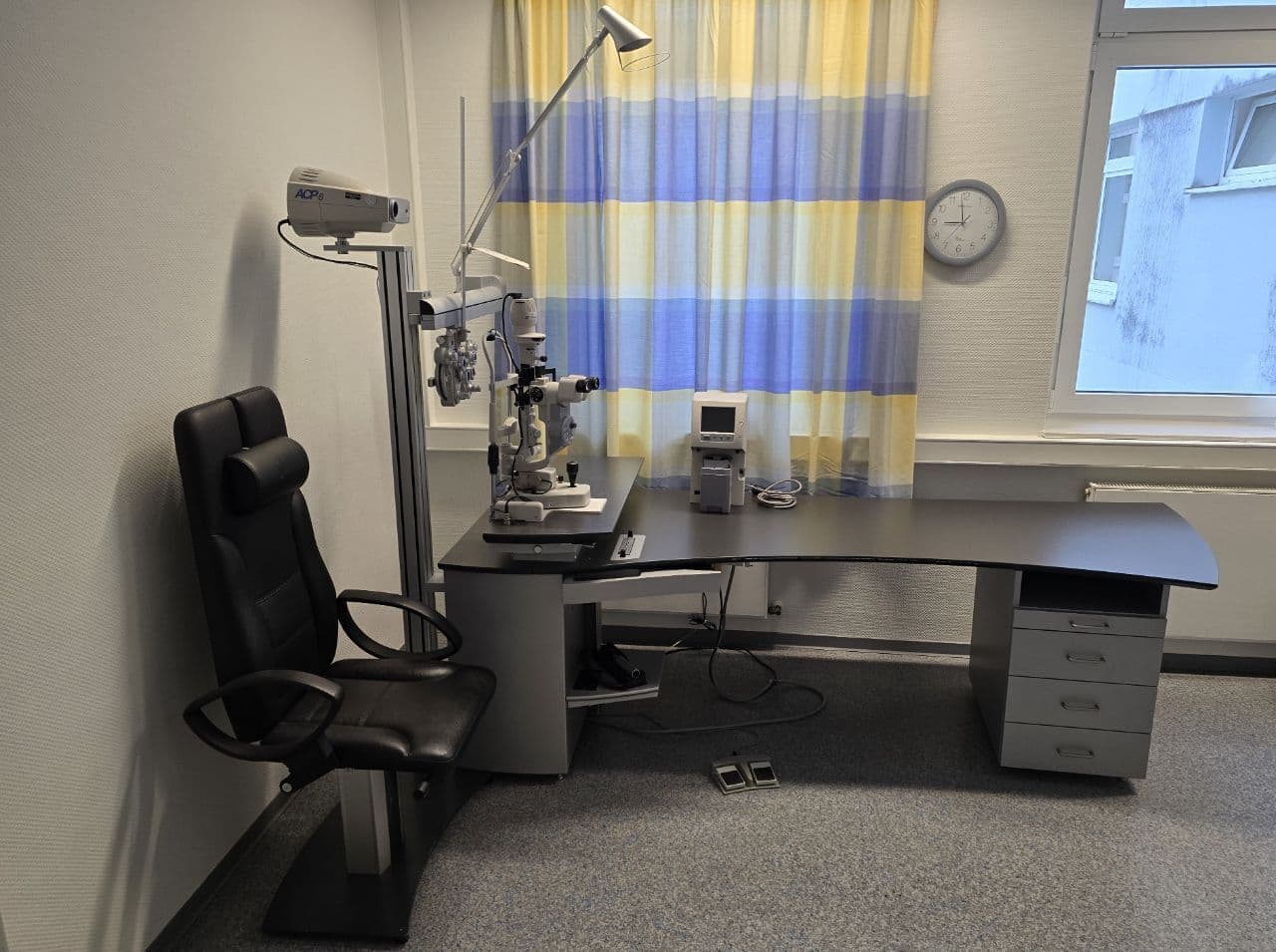 Topcon ACP-8 Ophthalmic Refraction Unit with SL-D7 and Haag-Streit AT 900 thumbnail 2